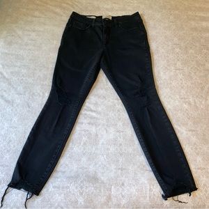 Black Distressed Jean 🖤👖